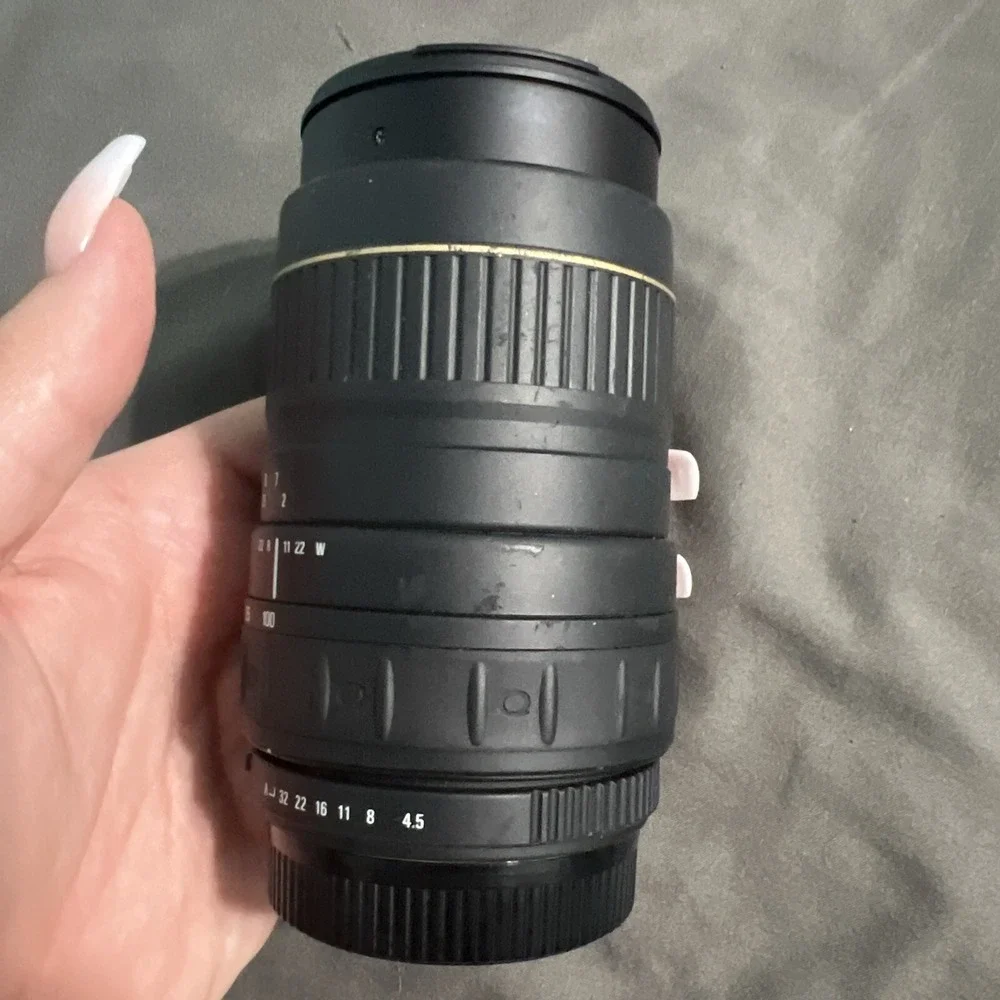 Quantaray 100-300mm 1:4.5-6.7 Autofocus Zoom for Pentax AF Lens W/ 55mm UV Lens